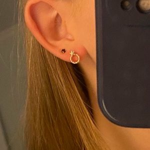 Cute gold wreath earrings